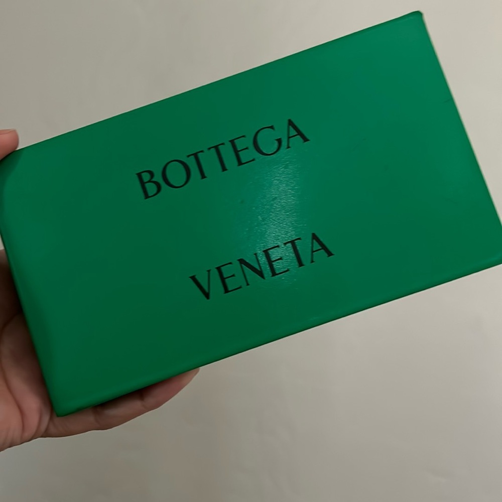 Bottega Veneta BV1217S Unisex & in pristine condition worn once, black and gold